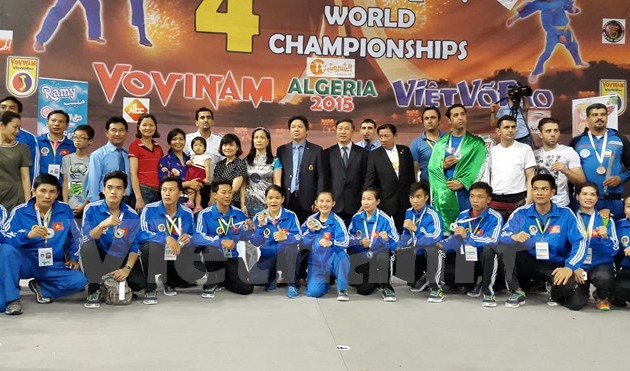 越南队在阿尔及利亚2015年第4次越武道世界锦标赛上夺冠