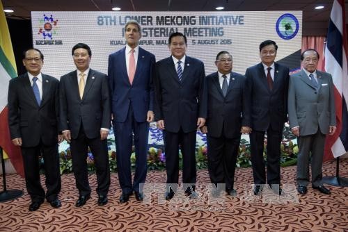 越南政府副总理兼外交部长范平明出席湄公河下游国家与美国部长级会议