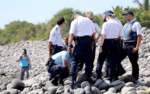 一块疑似马航MH370飞机残片在留尼汪岛被发现