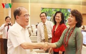 越南国会的活动是以建设民有民治民享的立法机关为目标
