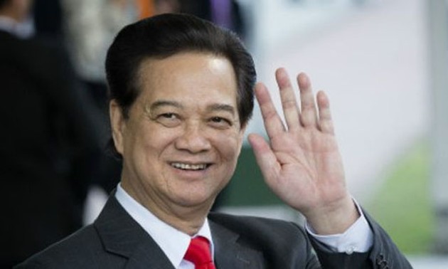 阮晋勇总理正式访问马来西亚并出席新加坡独立日50周年庆典