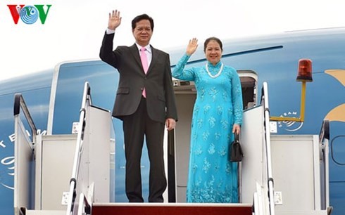 阮晋勇总理圆满结束对马来西亚的访问