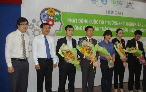 提高越南青年企业家的革新创新意识