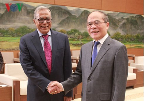 越南国会主席阮生雄会见孟加拉国总统哈米德