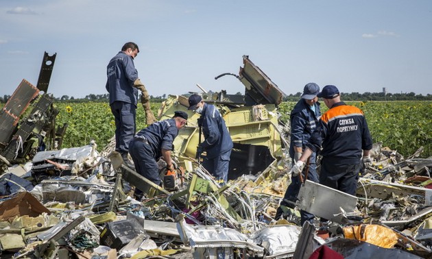 马航MH17失事调查人员发现疑似“山毛榉”导弹的碎片