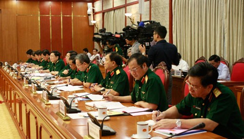 越共中央政治局与中央军委举行工作会议讨论军队第十次党代会问题