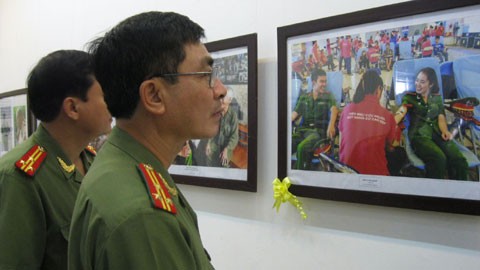 越南人民公安传统日纪念活动纷纷举行