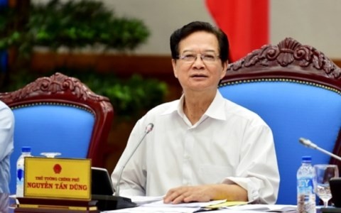 阮晋勇：越南有关部门要主动灵活稳定越盾币值