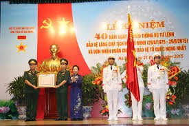 胡志明主席陵保卫司令部举行传统日40周年