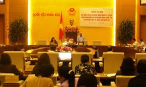 越南国会专职代表会议闭幕前继续讨论《刑法修正案（草案）》