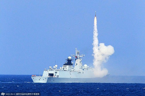 中国在华东海域举行实兵实弹对抗演练 