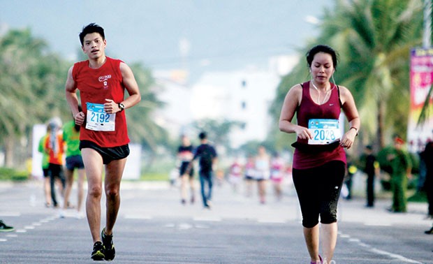岘港国际马拉松赛在岘港市举行