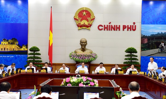 越南政府举行八月工作例会