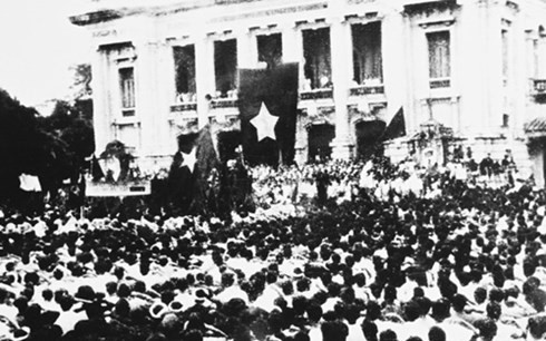 越南人民与世界爱好和平人士对1945年八月革命胜利感到自豪