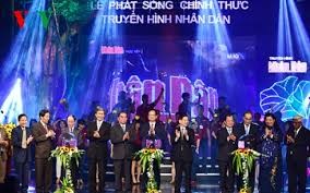 越南政府总理阮晋勇出席人民电视频道开播仪式