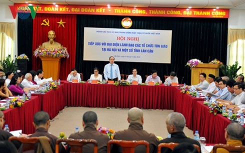 越南祖国阵线中央委员会对宗教组织为立法活动作出的贡献予以肯定