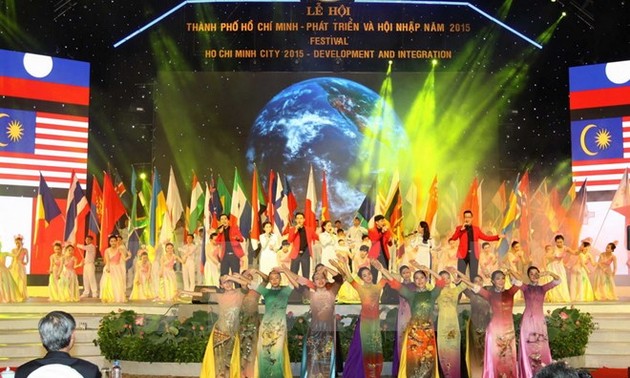 2015年“胡志明市——发展与融入国际”节