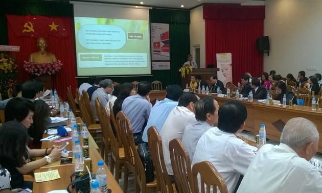 越南有关部门向南部22个省市媒体提供东盟经济共同体的最新信息