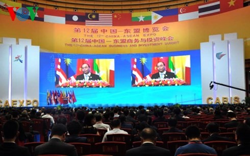 阮春福副总理出席第十二届中国—东盟博览会和中国—东盟商务与投资峰会开幕式