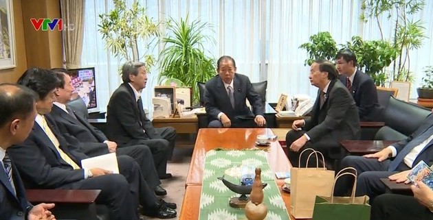 越共中央组织部部长苏辉若会见日本前首相鸠山和日越友好议员联盟主席二阶
