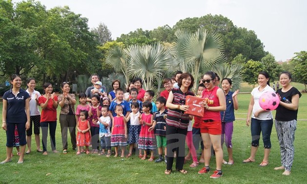 越南驻印度大使馆为工作人员子女举行中秋节娱乐活动