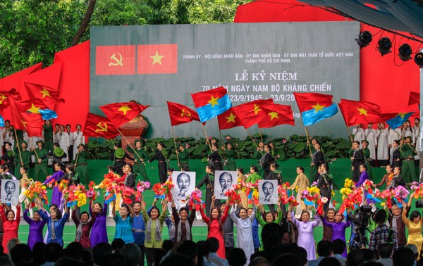 胡志明市举行纪念南部抗战日70周年艺术晚会