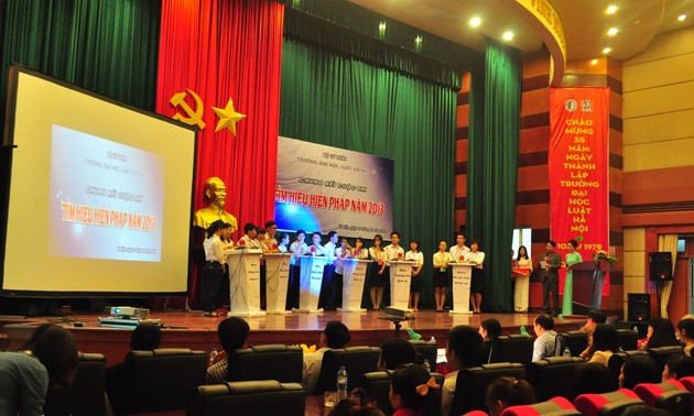 越南国防部举行越南人民军对2013年版宪法的知识竞赛总结暨颁奖仪式
