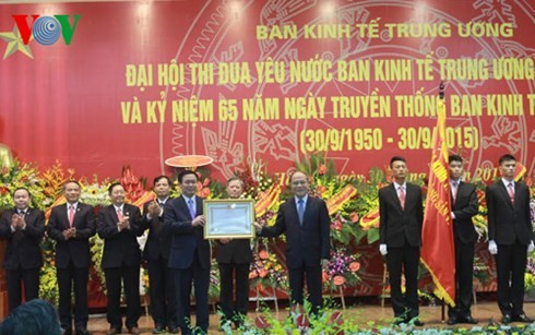 越共中央经济部举行爱国竞赛大会