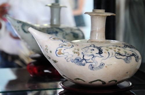 广南省举行占婆岛沉船“500年古文物宝藏”展览