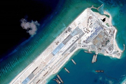 美国将对中国在东海非法建设的人工岛进行巡逻
