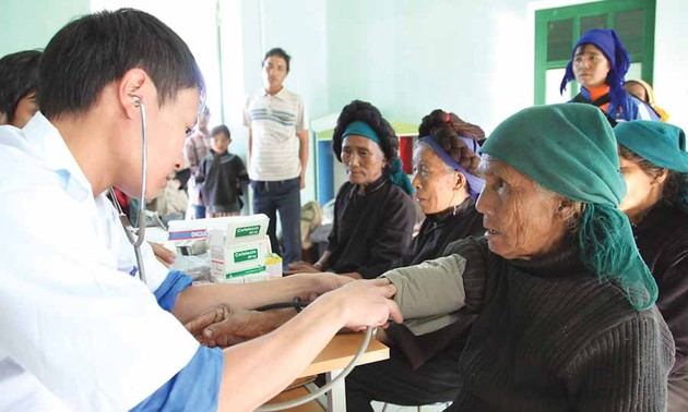  越南政府指示有关部门总体审视贫困者帮扶政策 
