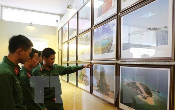 越南海洋岛屿主权图片和资料展在山萝省举行