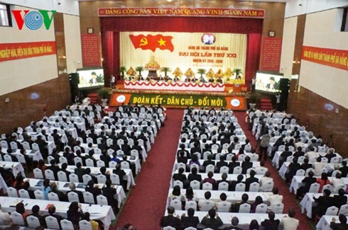 岘港、后江、茶荣、平定和永福等省市举行党代会
