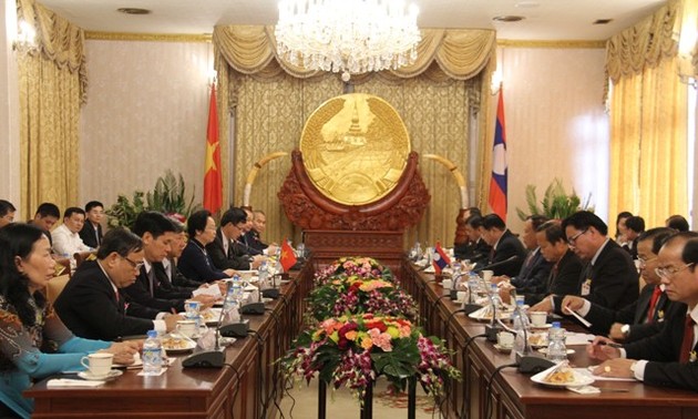 越南国家副主席阮氏缘正式访问老挝