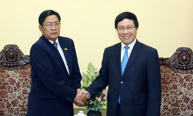 越南政府副总理兼外长范平明会见缅甸反腐行动委员会主席吴妙温