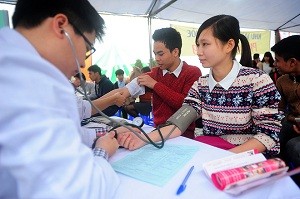 第一次越南人健康日暨第9次全国内科科学会议在河内举行