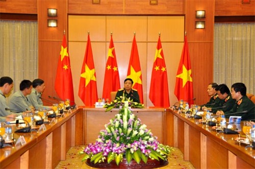 越南国防部长冯光清会见中国人民解放军国防大学代表团