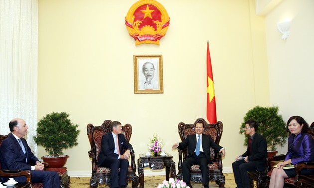 越南政府副总理武文宁会见美国花旗集团首席执行官考伯特