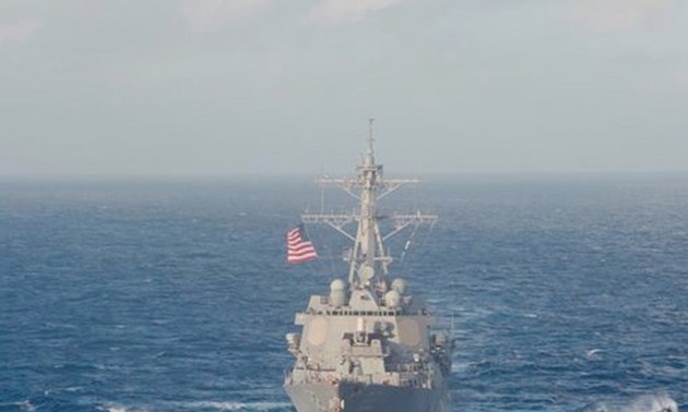 美国军舰进入中国在东海非法建设的人工岛12海里海域