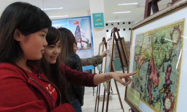“黄沙长沙归属越南——历史和法理证据”展在广南省举行