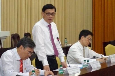 越南外交部工作代表团与永隆省政府进行座谈