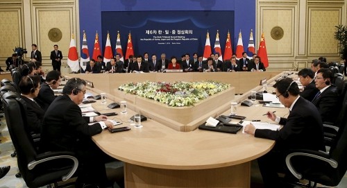 中日韩领导人会议在韩国举行