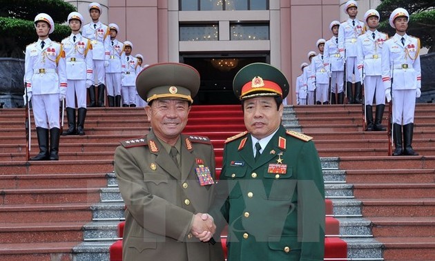 越南国防部长与朝鲜人民武力部长朴永植举行会谈