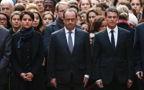 法国举行恐怖袭击遇难者官方悼念仪式