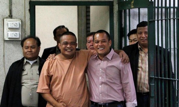 泰国逮捕两名红衫军领袖