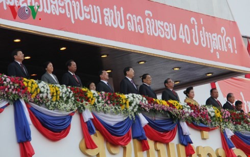 老挝国庆40周年庆祝大会隆重举行