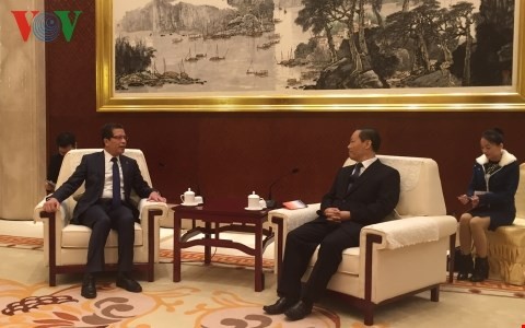 越南驻华大使邓明魁会见广西壮族自治区党委书记彭清华