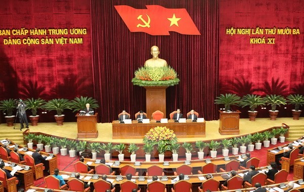 越共十一届十三中全会决定党和国家的重大问题