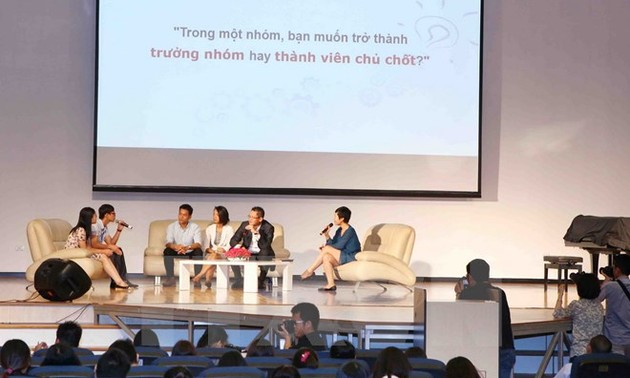 2015年越南青年领袖论坛在胡志明市举行