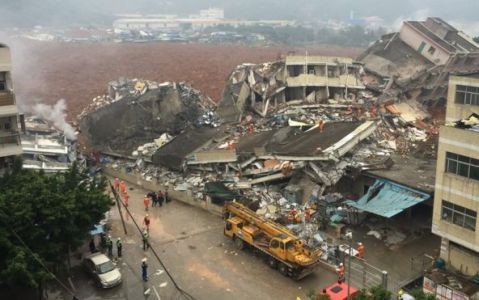 中国深圳发生山体滑坡  数十人失踪 